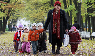 Зарплаты воспитателей и учителей уравняют Зарплаты воспитателей и учителей уравняют