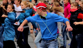 "Флэшмоб по-русски" покорил Интернет "Флэшмоб по-русски" покорил Интернет