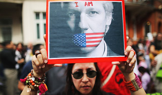 США приравняли Ассанжа к "Аль-Каиде" США приравняли Ассанжа к "Аль-Каиде"
