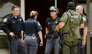 Уволенный американец расстрелял коллег Уволенный американец расстрелял коллег