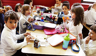 Тысячи детей отравились в Германии Тысячи детей отравились в Германии