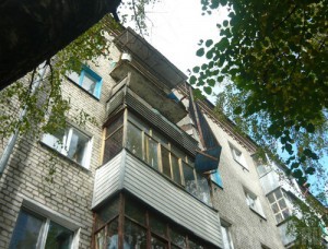 В Брянске три человека упали с пятого этажа