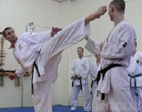 Именитый каратист Герунов дал в Брянске мастер класс