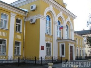 Ждет суда брянец, ударивший полицейского по голове