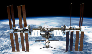 МКС угрожает космический мусор МКС угрожает космический мусор