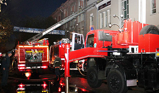 Горящий ТЮЗ заливали водой 15 часов Горящий ТЮЗ заливали водой 15 часов