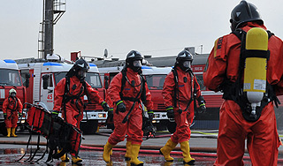 В Саратове сгорел нефтезавод В Саратове сгорел нефтезавод