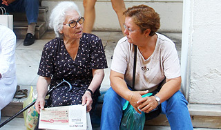 Россиянка ограбила пенсионеров в Греции Россиянка ограбила пенсионеров в Греции