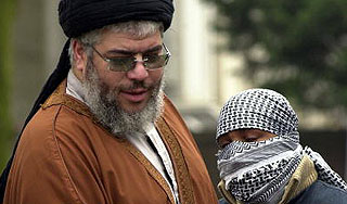 Британия экстрадирует однорукого террориста Британия экстрадирует однорукого террориста