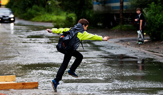 Шторм на Камчатке отменил занятия в школах Шторм на Камчатке отменил занятия в школах