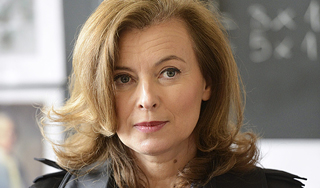 Первая леди Франции помогает осужденной Первая леди Франции помогает осужденной