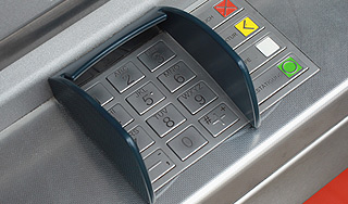 Водитель прятал в машине банкомат с 13 млн Водитель прятал в машине банкомат с 13 млн