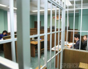 Парень предстанет перед судом за избиение полицейских