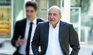 Березовский заплатил Абрамовичу Березовский заплатил Абрамовичу