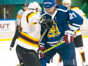 Брянские хоккеисты уступили соперникам из Электростали kristall-electrostal.ru