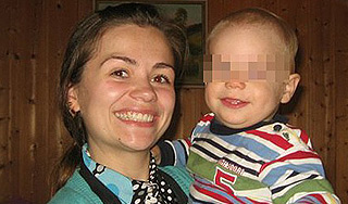 Сына убитой россиянки передали бабушке Сына убитой россиянки передали бабушке