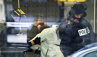 Пенсионерка обезвредила грабителя с бомбой Пенсионерка обезвредила грабителя с бомбой