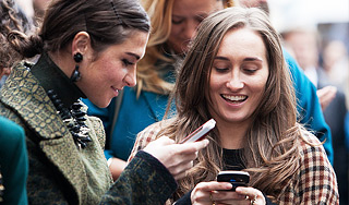 Сотовой связью пользуется половина землян Сотовой связью пользуется половина землян