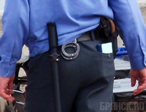 Защищая девушку, полицейский убил мужчину