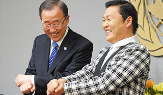 Пан Ги Мун и рэппер PSY станцевали в ООН Пан Ги Мун и рэппер PSY станцевали в ООН