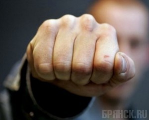 Мужчина ударил по лицу сотрудника полиции