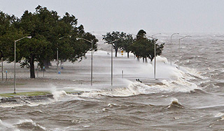 Ураган на Кубе обрушил здания и убил людей Ураган на Кубе обрушил здания и убил людей