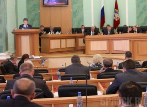 Депутаты Брянской Думы вступились за начальника УМВД Валентин Кузьмин выступает перед депутатами Брянской областной Думы