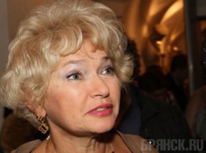 Экс-сенатору Нарусовой вручили утешительную грамоту