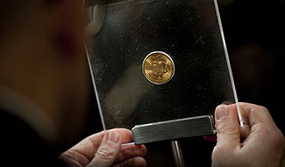 В Париже появились золотые 5 тысяч евро В Париже появились золотые 5 тысяч евро