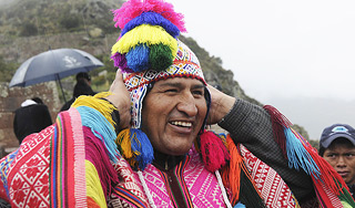 Моралес утроил состояние благодаря пончо Моралес утроил состояние благодаря пончо