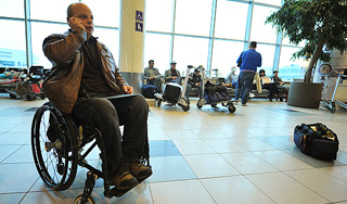 Суд разрешил не брать в самолет инвалидов Суд разрешил не брать в самолет инвалидов