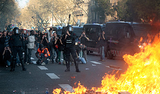 Забастовки в Европе переросли в беспорядки Забастовки в Европе переросли в беспорядки