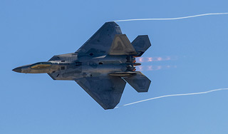 В США разбился самый дорогой истребитель В США разбился самый дорогой истребитель