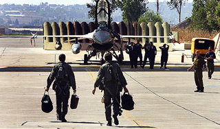 Израиль перебросил к границам Газы десант Израиль перебросил к границам Газы десант