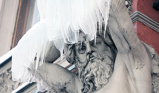 Чудо-пластик спасет Петербург от сосулек Чудо-пластик спасет Петербург от сосулек