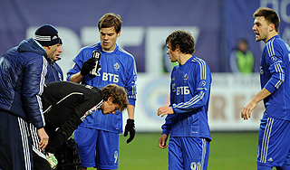 Петарду во вратаря сборной бросила девушка Петарду во вратаря сборной бросила девушка