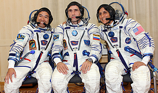 Экипаж "Союза" приземлился в Казахстане Экипаж "Союза" приземлился в Казахстане