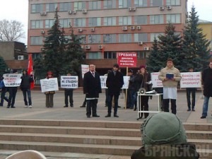 Брянские медики провели митинг под окнами администраций Фото: БРЯНСК.RU