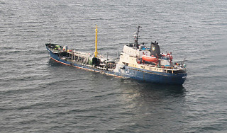 "Амурскую" повредили при погрузке руды "Амурскую" повредили при погрузке руды