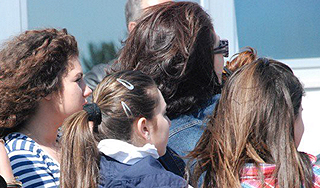 Школьницы сняли избиение подруги на видео Школьницы сняли избиение подруги на видео