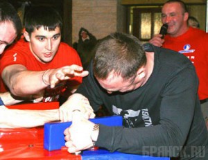 Армрестлер Сухомлинов стал чемпионом Брянской области