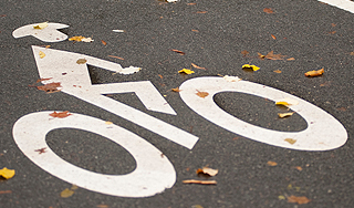 Дорожные знаки на асфальте станут длиннее Дорожные знаки на асфальте станут длиннее