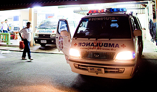 Автобус с россиянами опрокинулся в Таиланде Автобус с россиянами опрокинулся в Таиланде