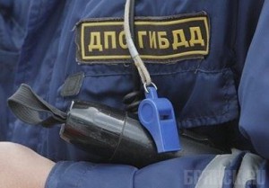 Пьяный водитель протащил за собой автоинспектора