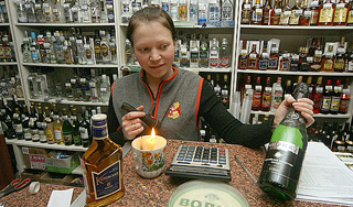 Россияне стали пить меньше алкоголя Россияне стали пить меньше алкоголя