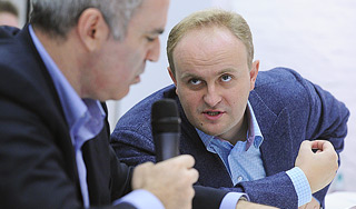 Оппозиция выбрала "куратора из Кремля" Оппозиция выбрала "куратора из Кремля"