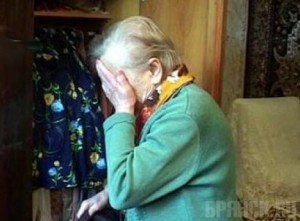 У доверчивой пенсионерки украли 100 тысяч рублей