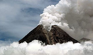 На Камчатке проснулся Плоский Толбачик На Камчатке проснулся Плоский Толбачик