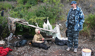 Браконьеры спаслись на необитаемом острове Браконьеры спаслись на необитаемом острове