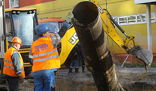 Прорывы труб привели к обыскам Прорывы труб привели к обыскам